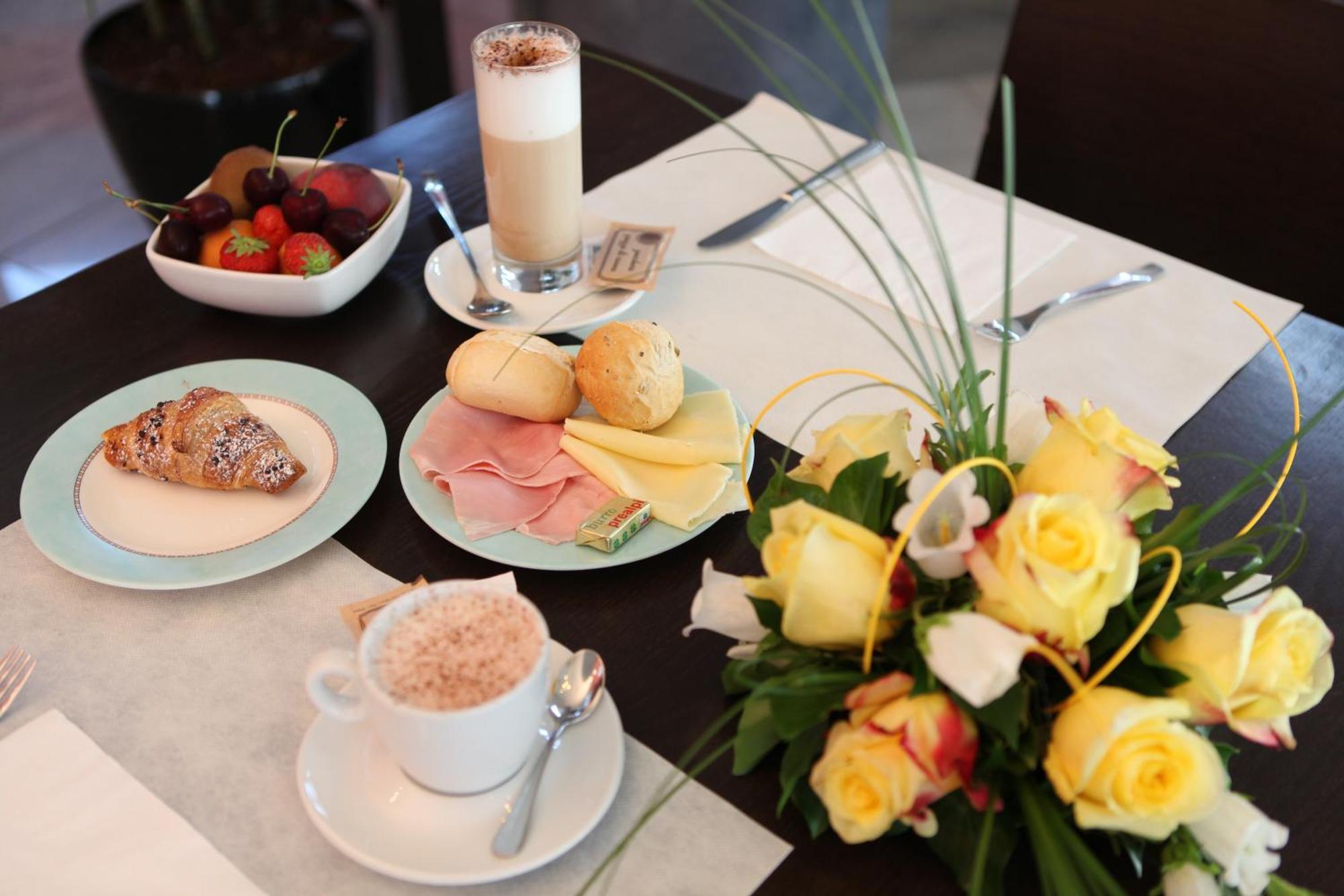 Euro Hotel Кашіна Екстер'єр фото
